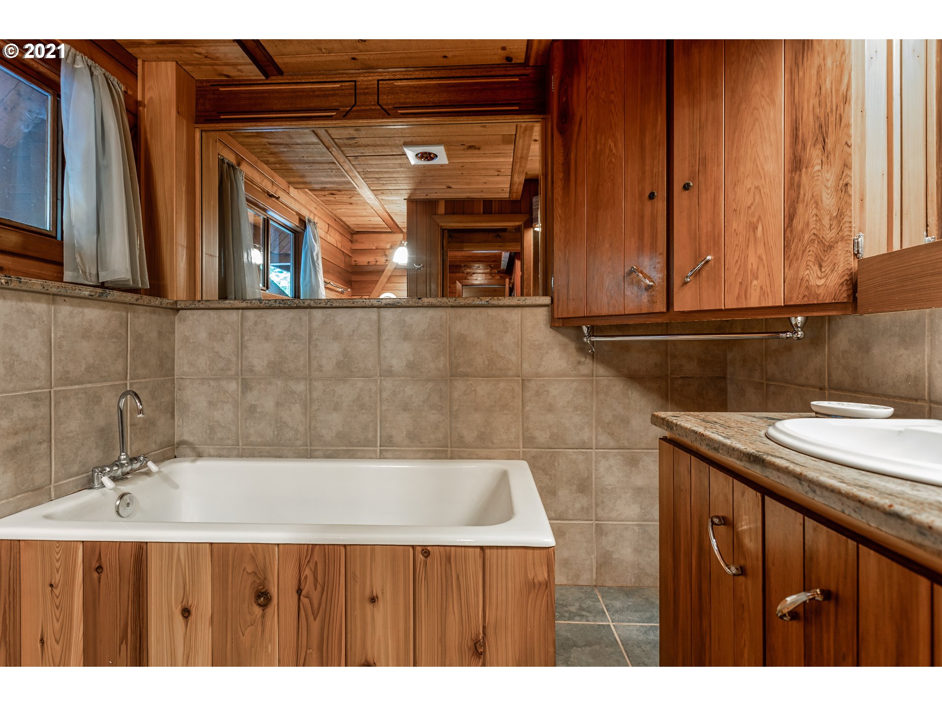 23360 South Viola Welch Road Beavercreek, OR 97004 - Photo 9 of 31 Bathroom