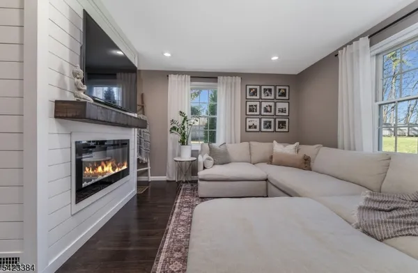 $424,900 | 111 Lommason Glen Road, Belvidere, NJ 07823