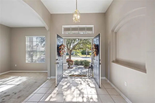 a view of entryway with window
