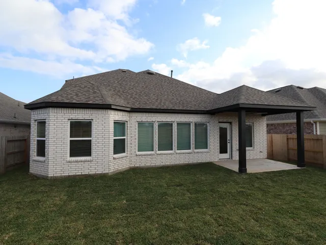 $385,990 | 14018 Baikal Mnr Drive, Santa Fe, TX 77510