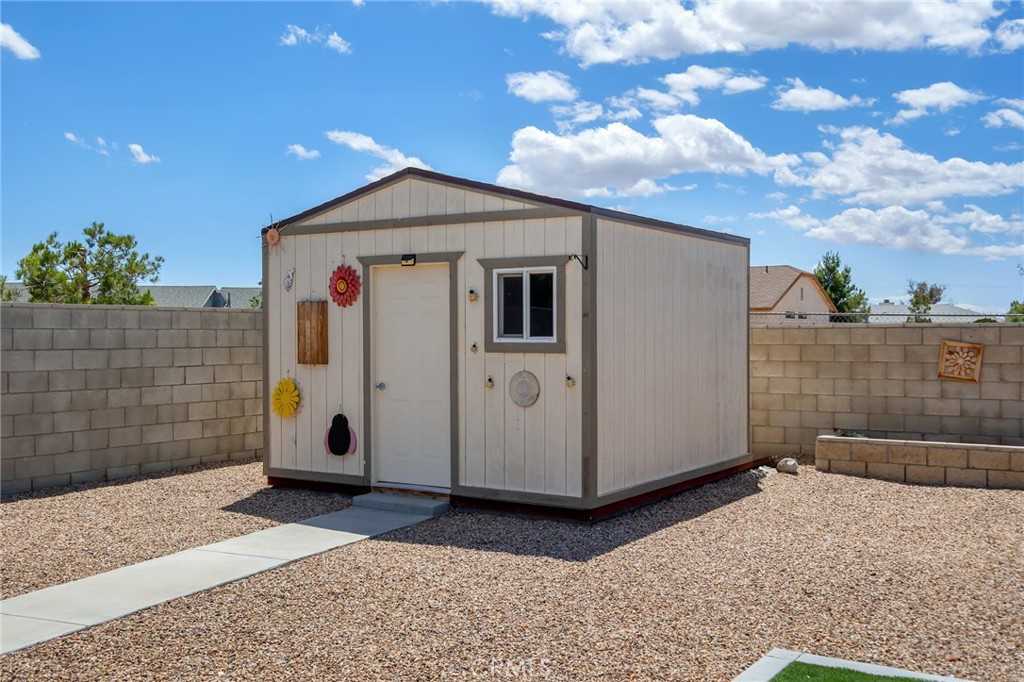 13178 Setancket Road Apple Valley, CA 92308 - Photo 21 of 24 a view of a white house with a yard