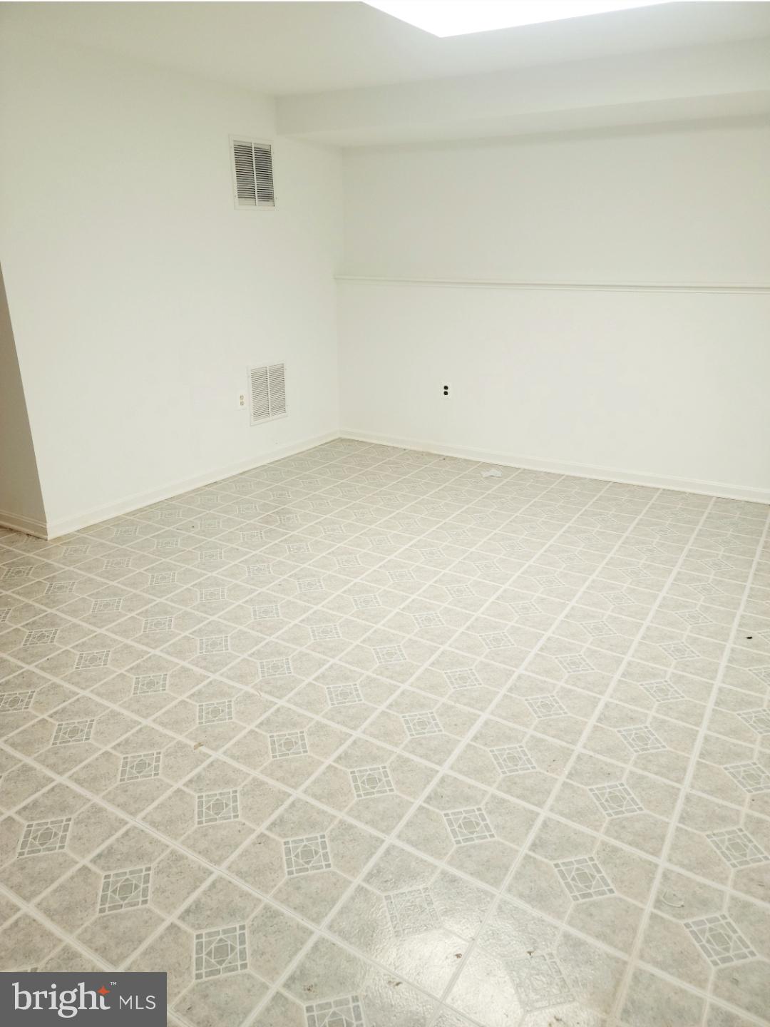 1002 Wicklow Road Baltimore, MD 21229 - Photo 12 of 15