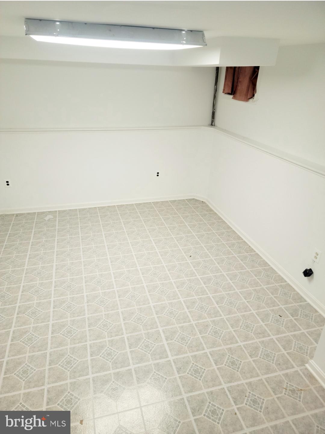 1002 Wicklow Road Baltimore, MD 21229 - Photo 13 of 15