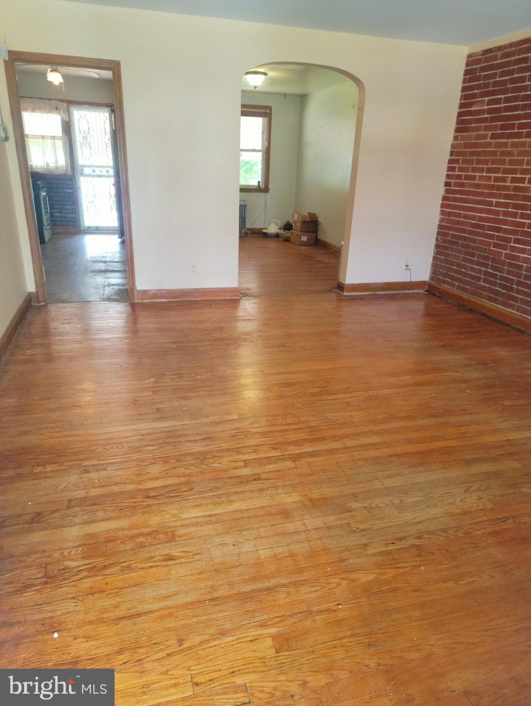 1002 Wicklow Road Baltimore, MD 21229 - Photo 3 of 15