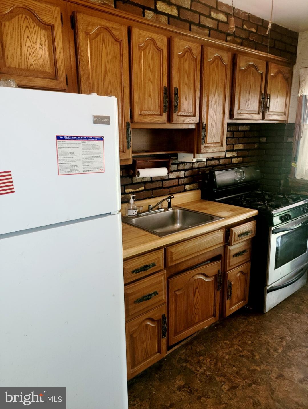 1002 Wicklow Road Baltimore, MD 21229 - Photo 5 of 15