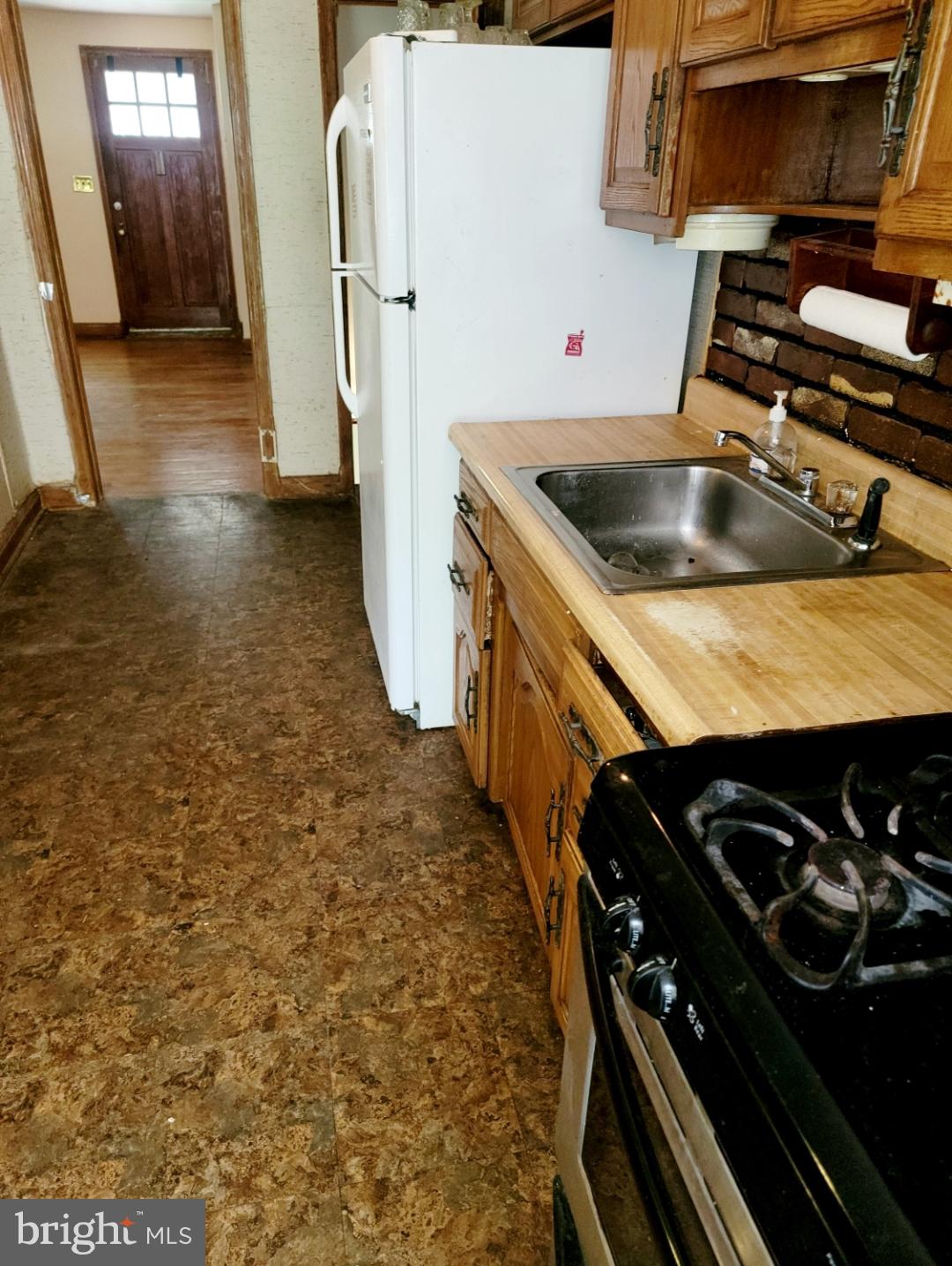1002 Wicklow Road Baltimore, MD 21229 - Photo 6 of 15