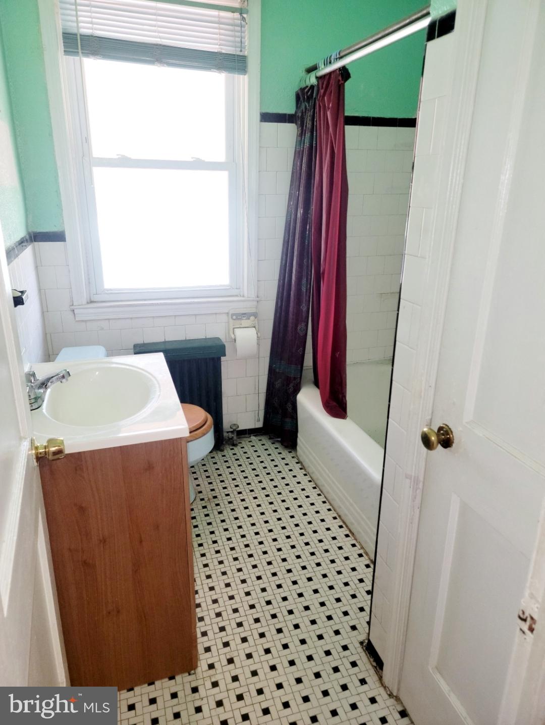 1002 Wicklow Road Baltimore, MD 21229 - Photo 8 of 15