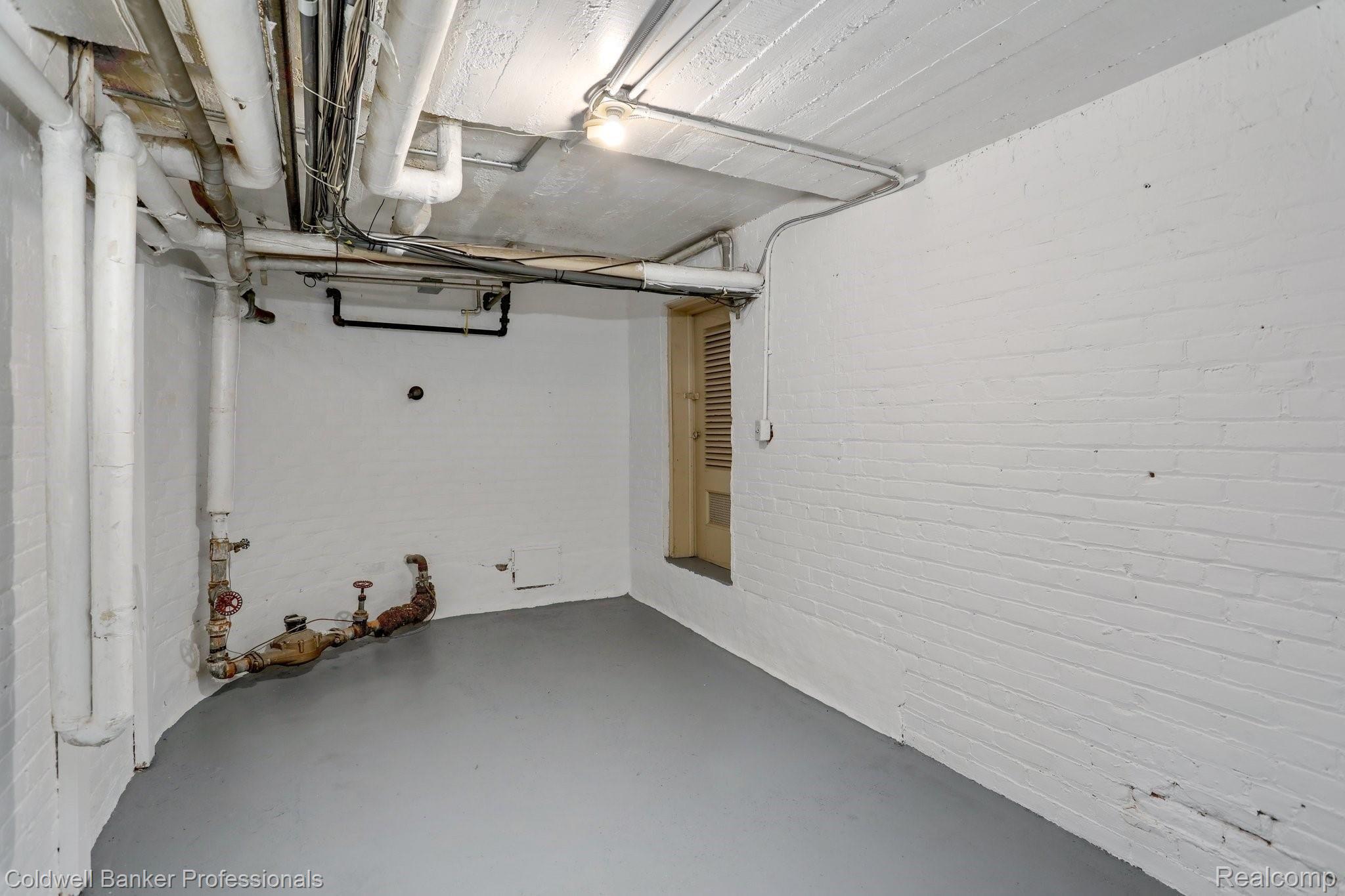 166 Ridge Road Grosse Pointe, MI 48236 - Photo 52 of 78 52-web-or-mls-166 Ridge Road Grosse Pointe Farms0051.jpg