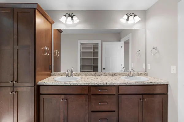 $649,900 | 5485 North Amethyst Drive, Appleton, WI 54913