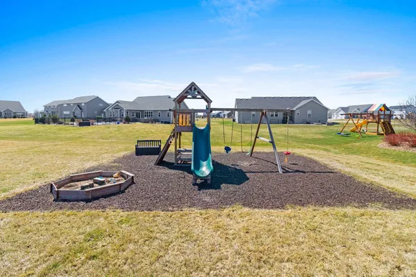 $649,900 | 5485 North Amethyst Drive, Appleton, WI 54913