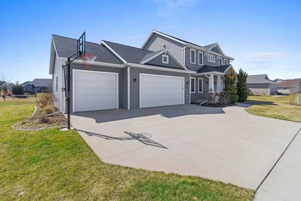$649,900 | 5485 North Amethyst Drive, Appleton, WI 54913