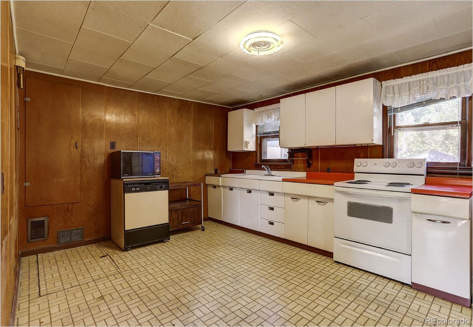 7642 Raleigh Street Westminster, CO 80030 - Photo 6 of 29