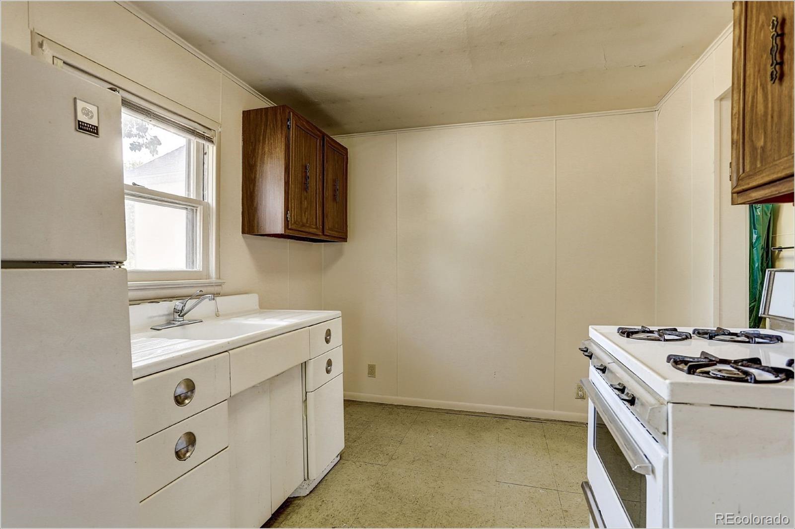 7642 Raleigh Street Westminster, CO 80030 - Photo 7 of 29