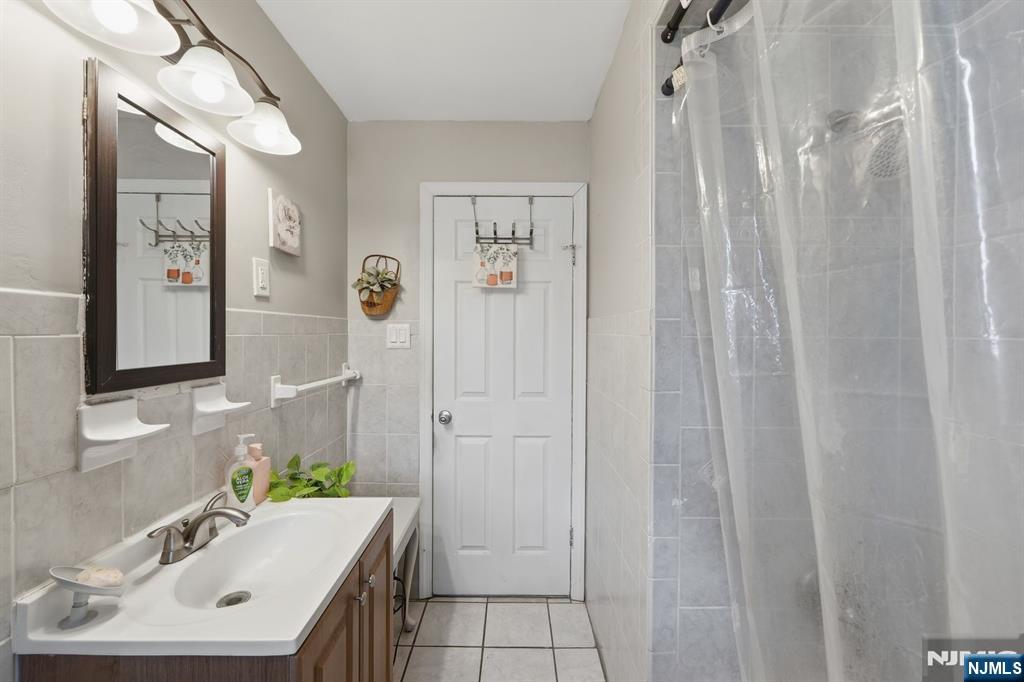 1134 Rivington Street Roselle, NJ 07203 - Photo 11 of 26