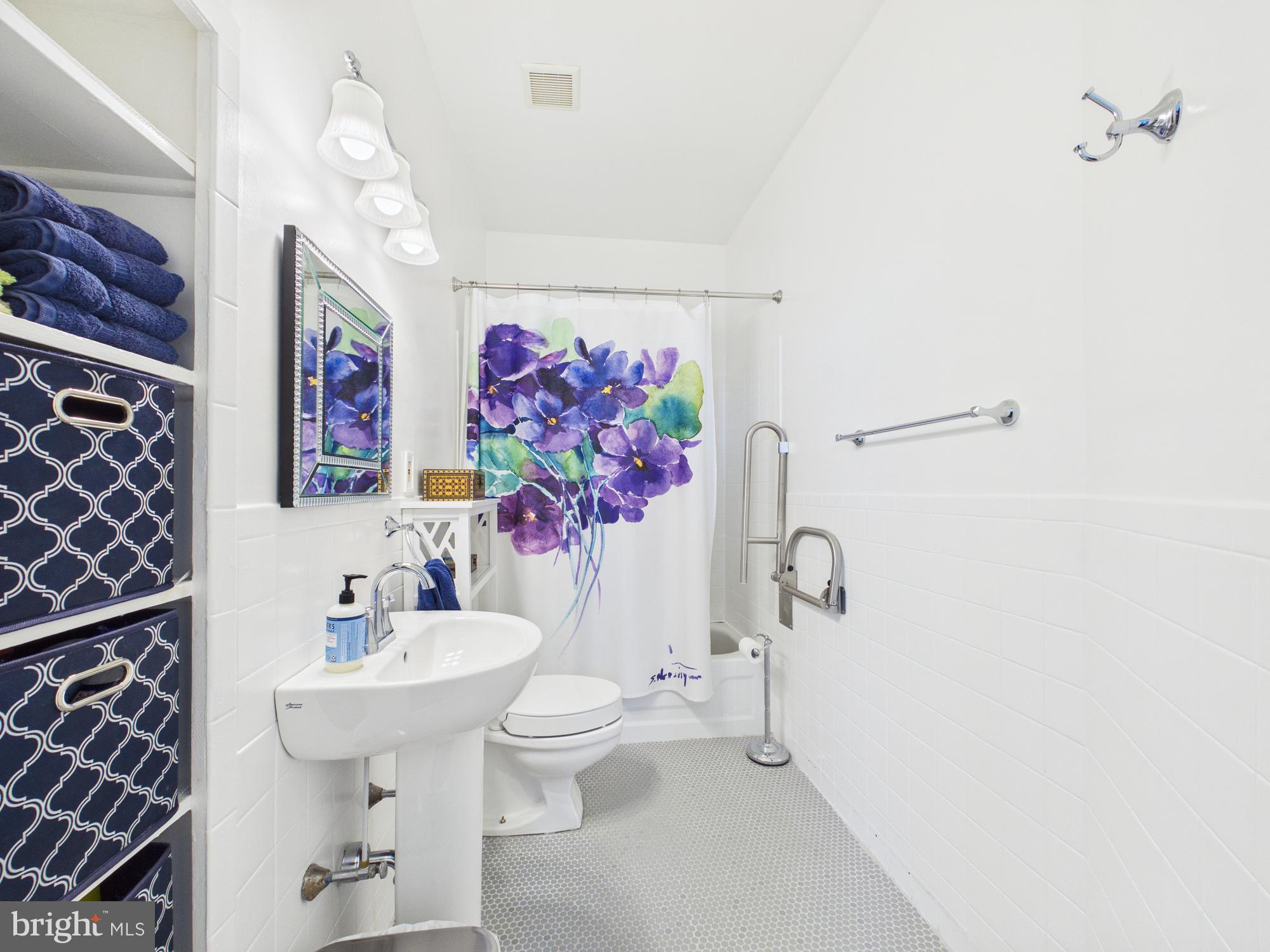 1 East Chase Street, Unit 412 Baltimore, MD 21202 - Photo 23 of 34