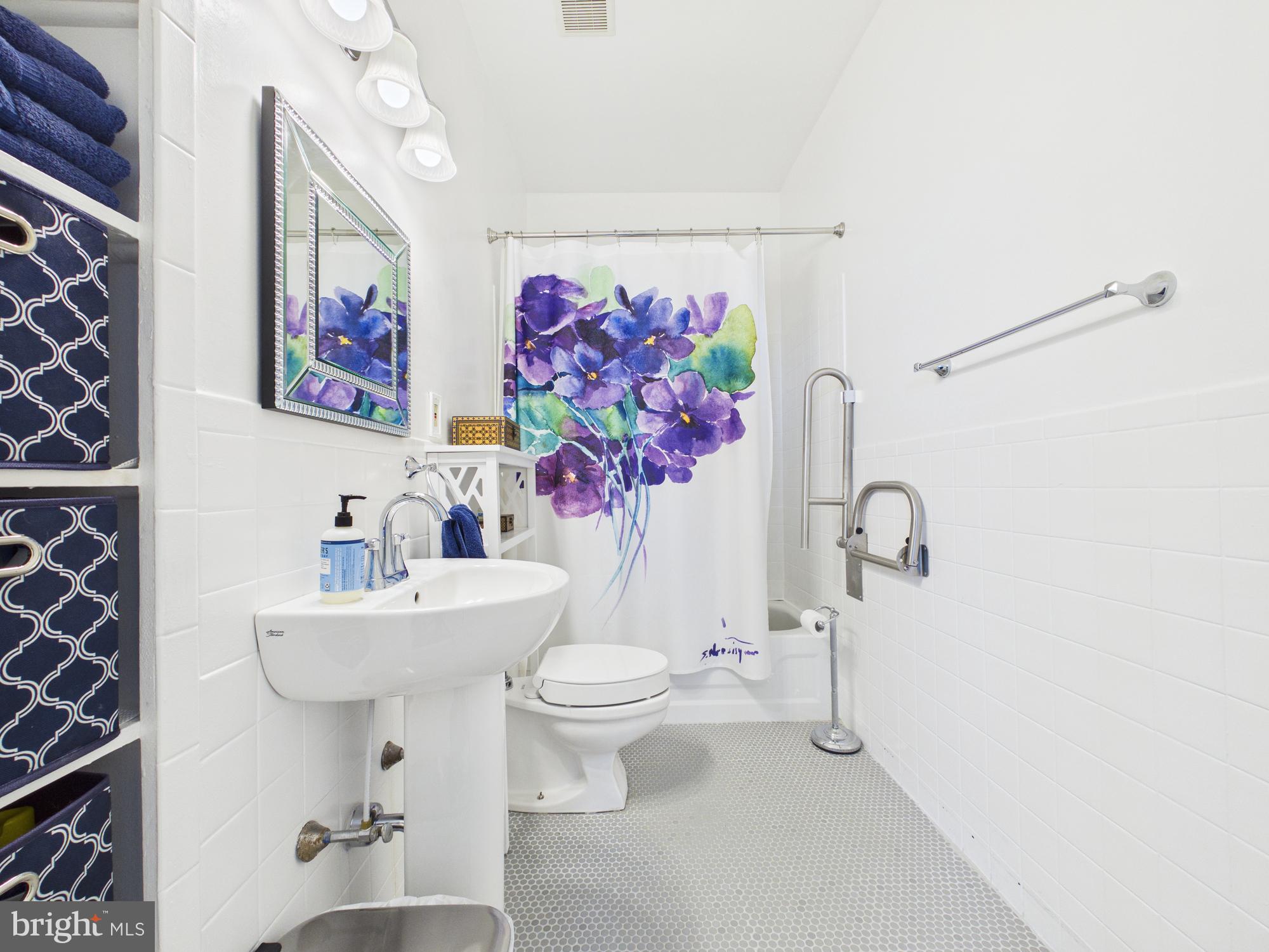 1 East Chase Street, Unit 412 Baltimore, MD 21202 - Photo 24 of 34