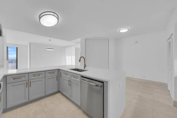 $10,000 | 529 South Flagler Drive, Unit 14H, West Palm Beach, FL 33401