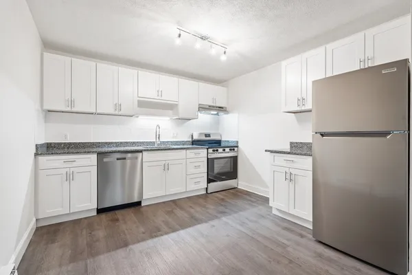 $2,700 | 5 Walker Road, Unit 2, North Andover, MA 01845