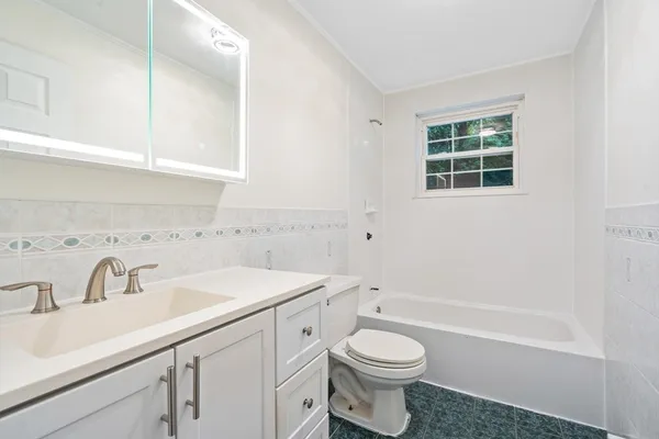 $2,700 | 5 Walker Road, Unit 2, North Andover, MA 01845
