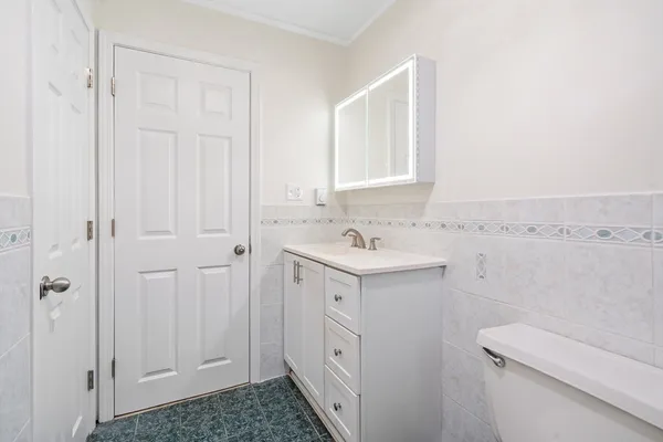 $2,700 | 5 Walker Road, Unit 2, North Andover, MA 01845