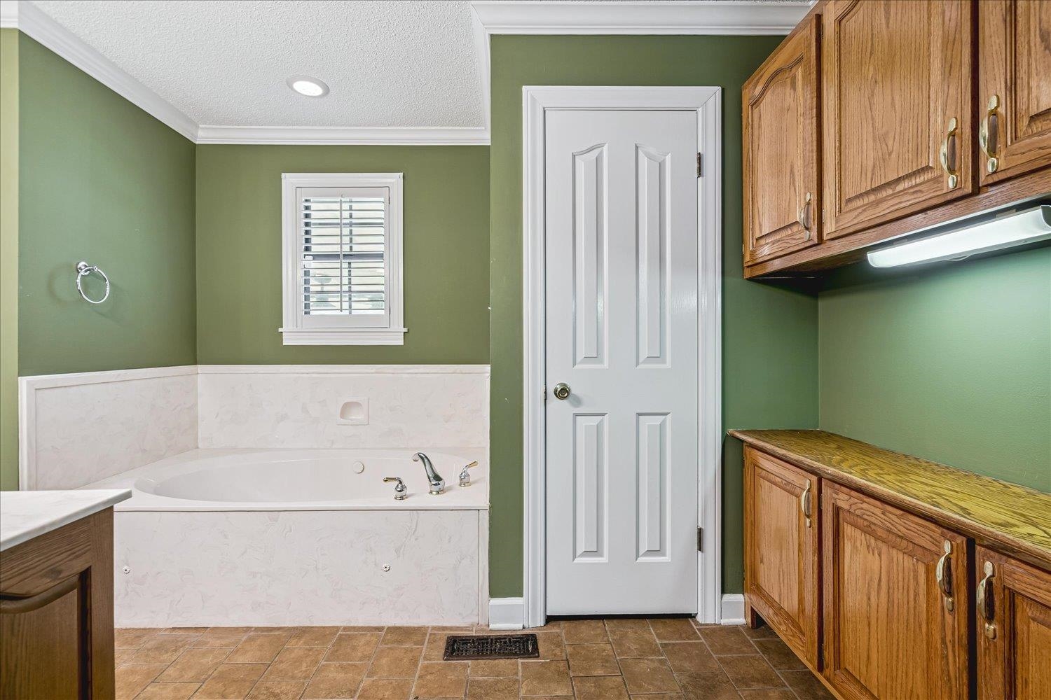 2132 Williams Switch Road Ripley, TN 38063 - Photo 20 of 33 Jetted tub,separate shower,double vanities,tile floors.