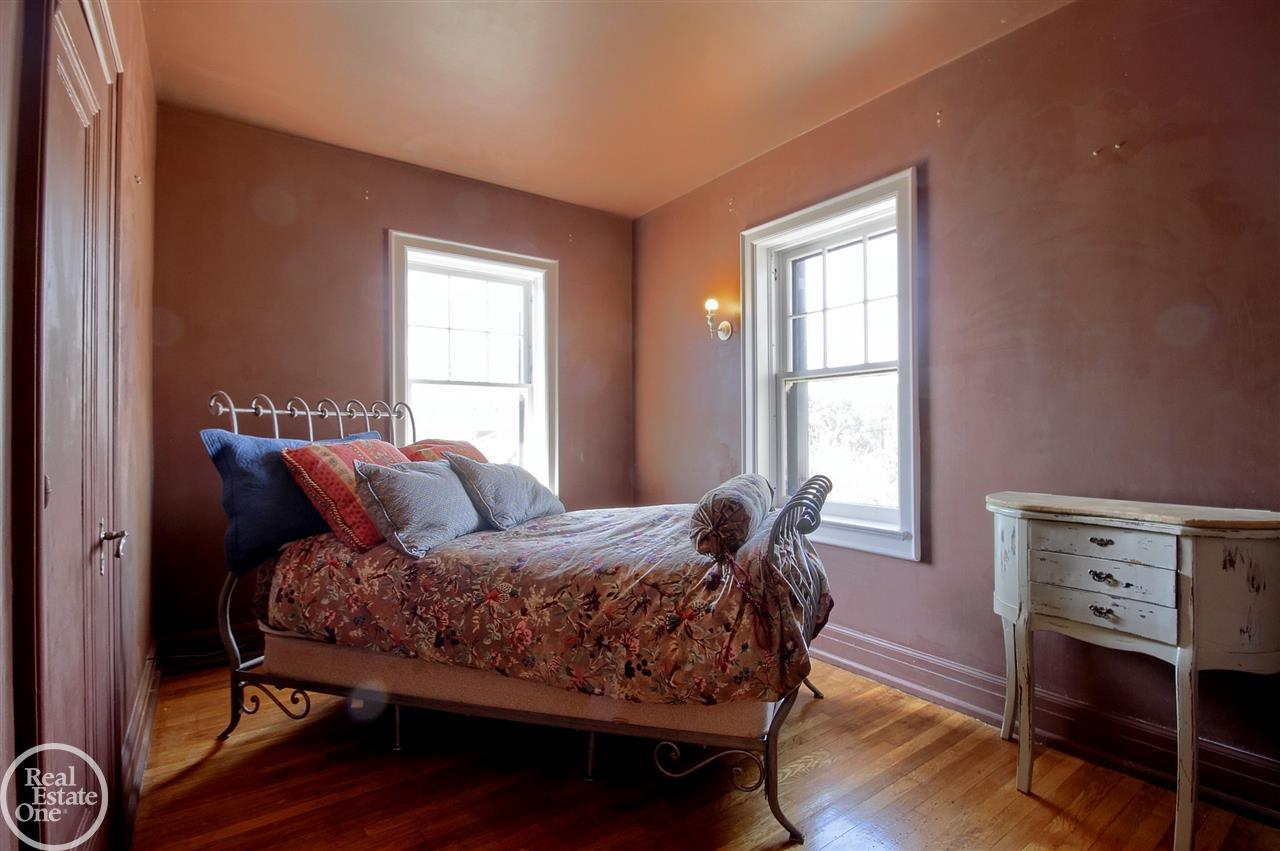 1005 Whittier Road Grosse Pointe, MI 48230 - Photo 51 of 63 31375442-50.JPG