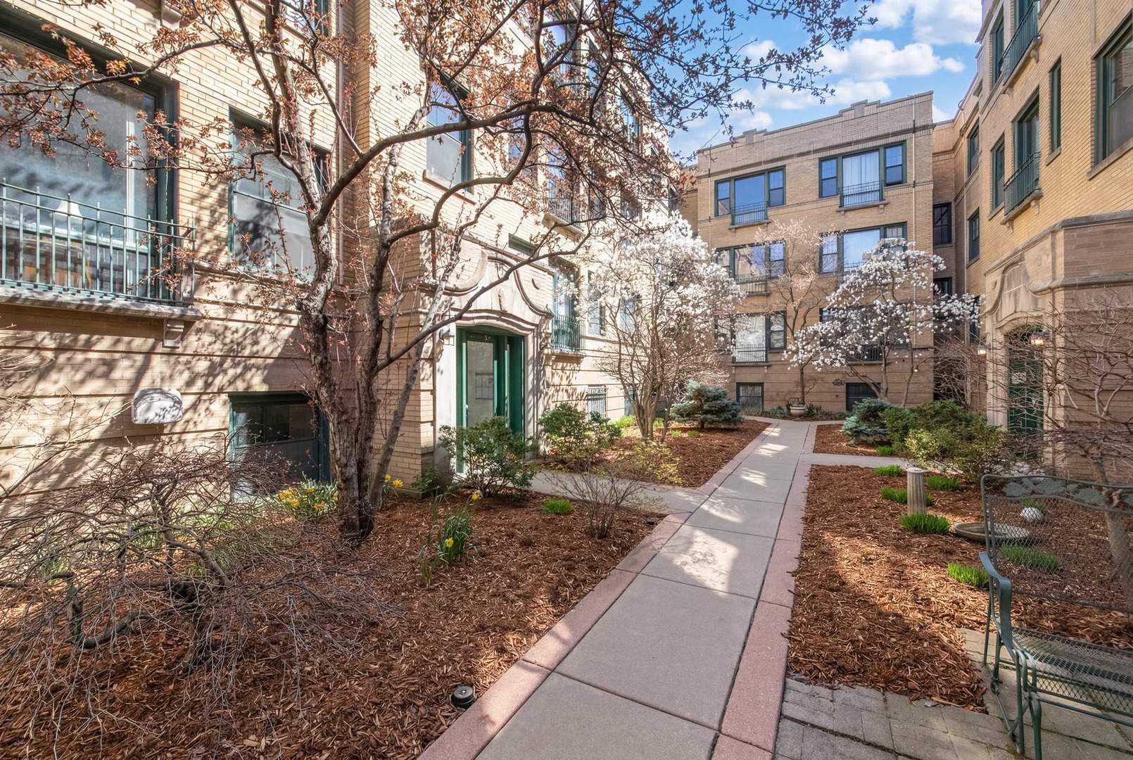 7033 North Sheridan Road, Unit 2N Chicago, IL 60626 - Photo 5 of 27