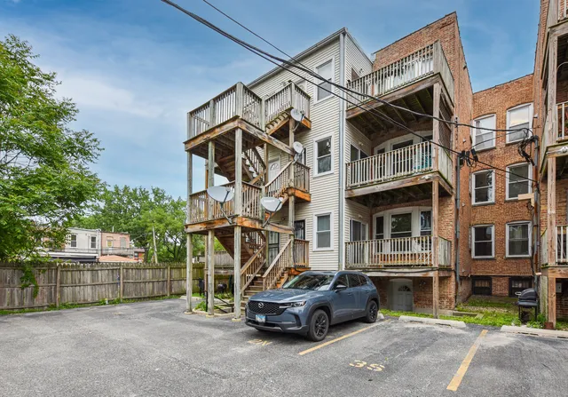 $220,000 | 4220 South Champlain Avenue, Unit 2N, Chicago, IL 60653