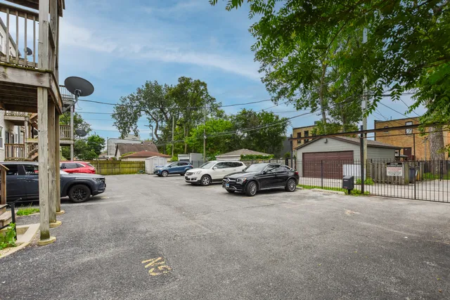 $220,000 | 4220 South Champlain Avenue, Unit 2N, Chicago, IL 60653