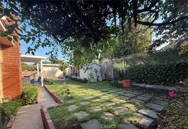a view of a back yard of the house
