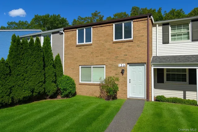 $399,000 | 136 Hill Crescent, Calverton, NY 11933