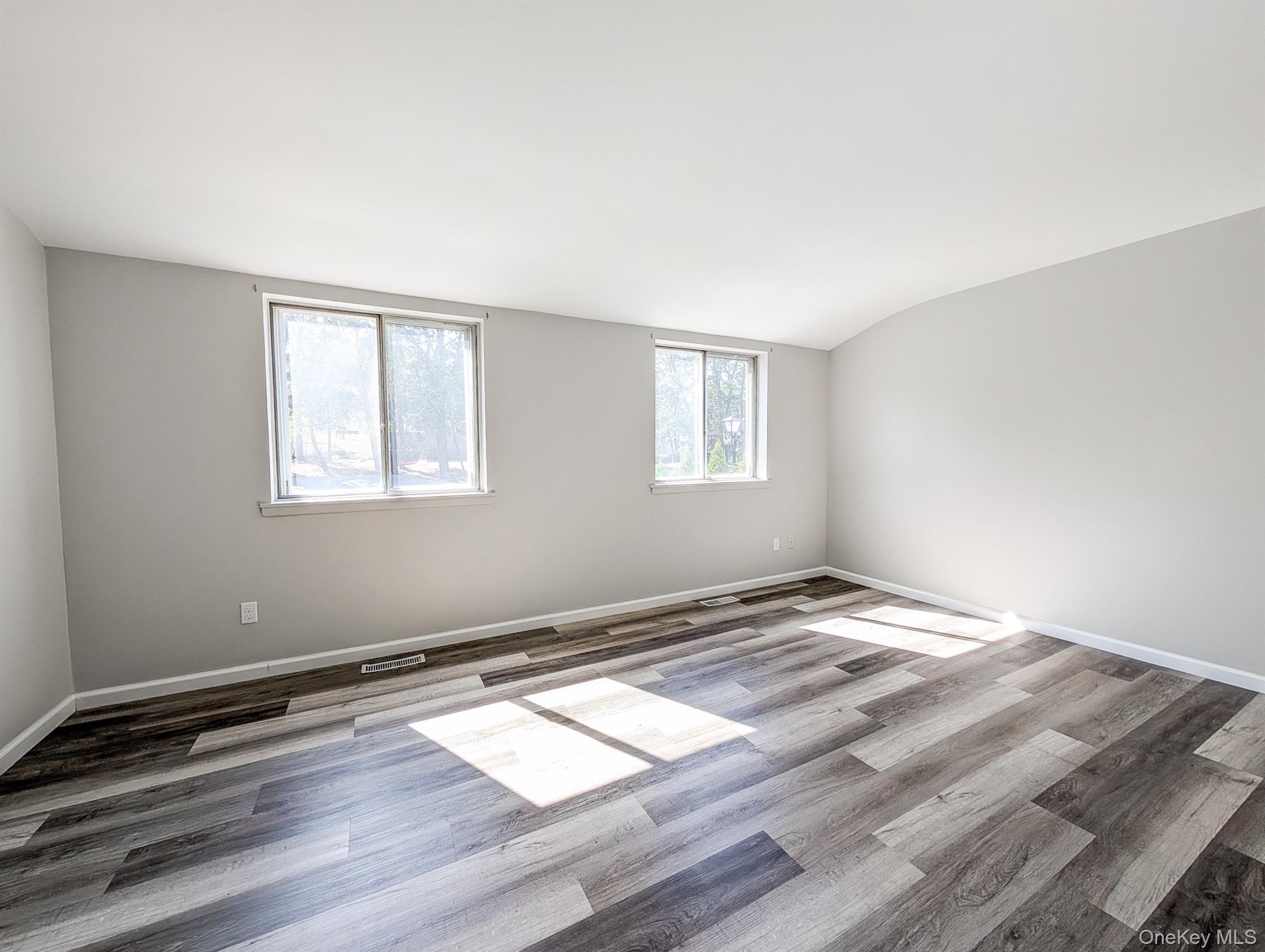 136 Hill Crescent Calverton, NY 11933 - Photo 11 of 21 1 bedroom