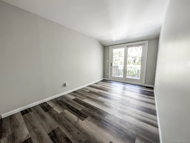 $394,999 | 136 Hill Crescent, Calverton, NY 11933