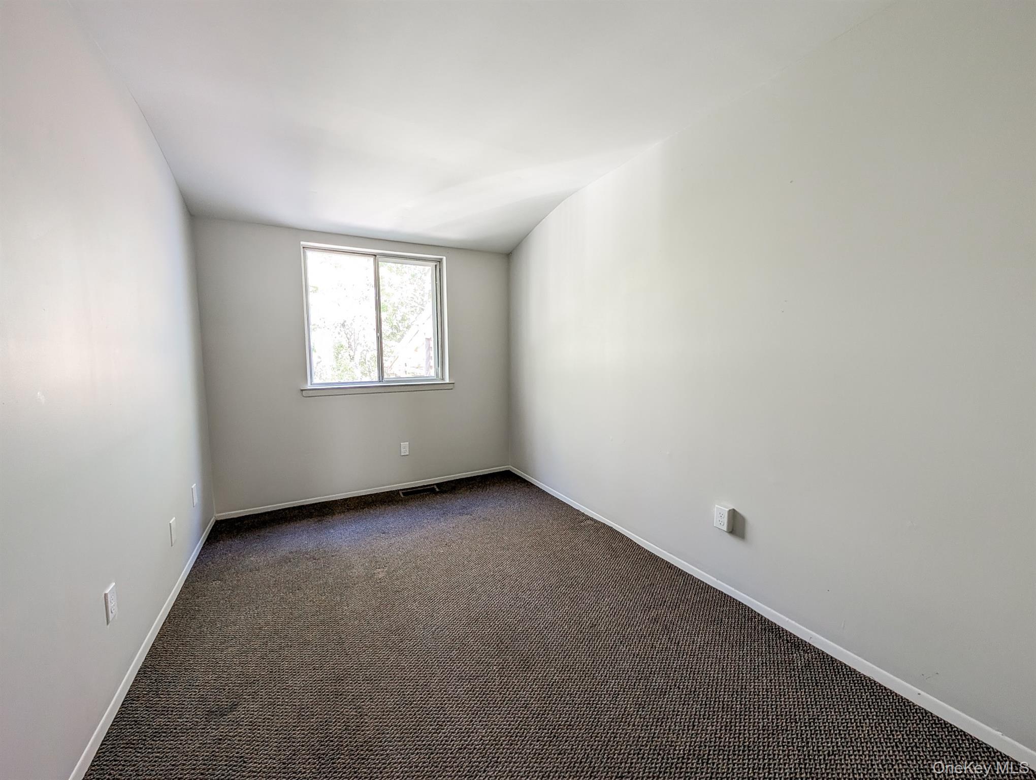 136 Hill Crescent Calverton, NY 11933 - Photo 15 of 21 3rd Bedroom