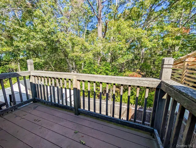 $394,999 | 136 Hill Crescent, Calverton, NY 11933