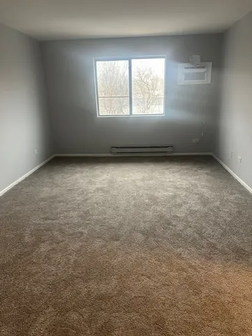 $1,800 | 651 South Virginia Road, Unit 326, Crystal Lake, IL 60014