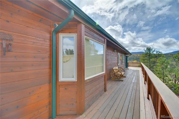 a view of a outdoor space in front of the house