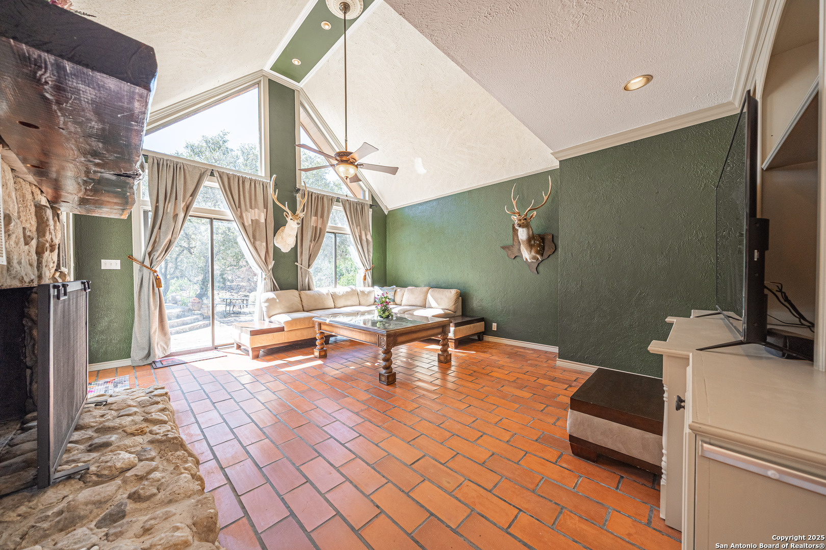 1839 Thanksgiving Road Utopia, TX 78884 - Photo 21 of 96