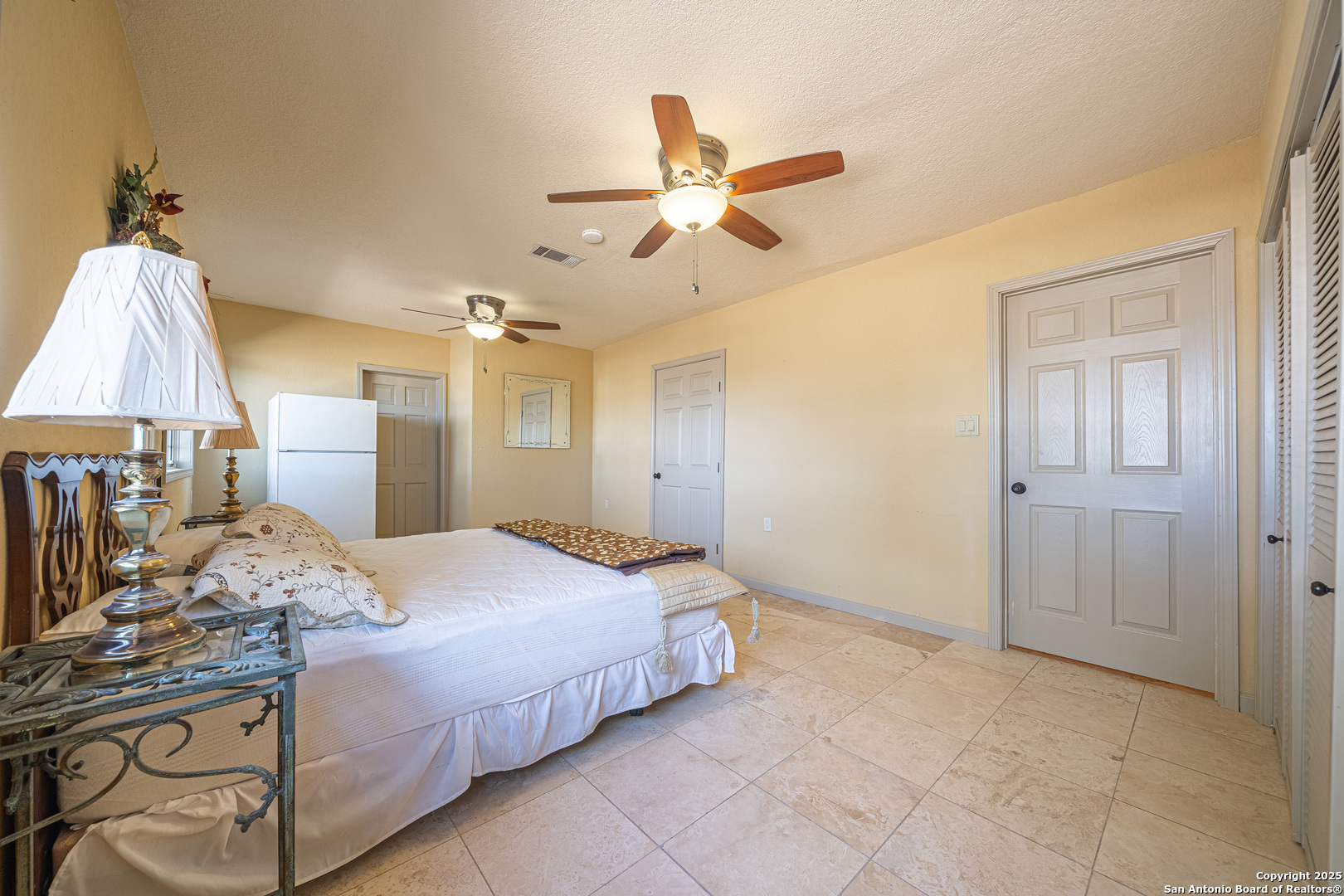 1839 Thanksgiving Road Utopia, TX 78884 - Photo 41 of 96 a bedroom with a bed and a chandelier