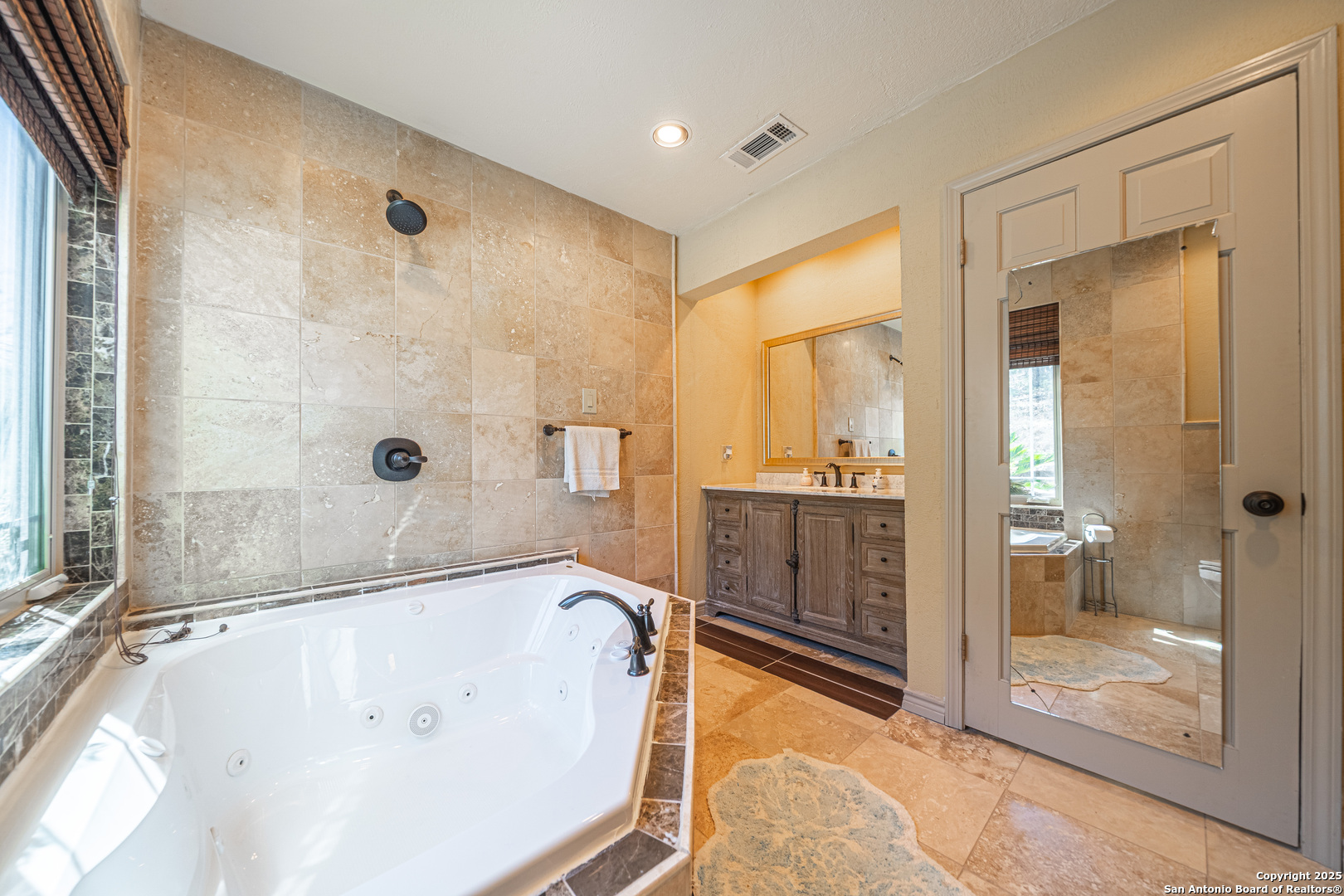 1839 Thanksgiving Road Utopia, TX 78884 - Photo 44 of 96 a bathroom with a bathtub and a shower