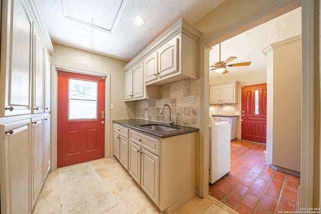 $999,900 | 1839 Thanksgiving Road, Utopia, TX 78884