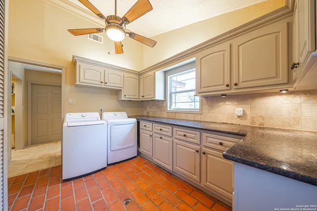 $999,900 | 1839 Thanksgiving Road, Utopia, TX 78884