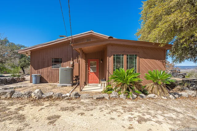 $999,900 | 1839 Thanksgiving Road, Utopia, TX 78884