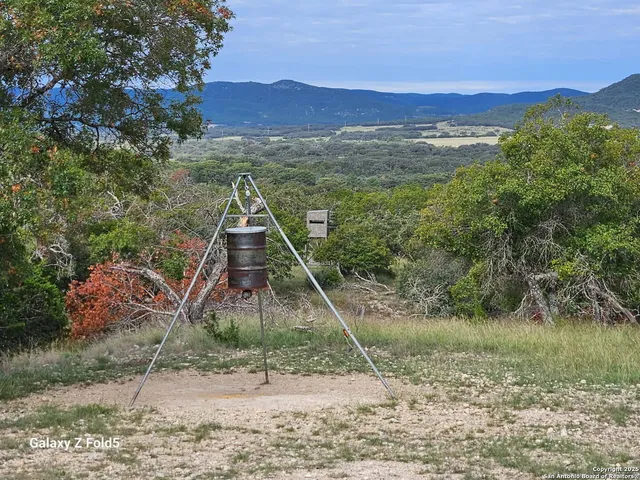 $999,900 | 1839 Thanksgiving Road, Utopia, TX 78884