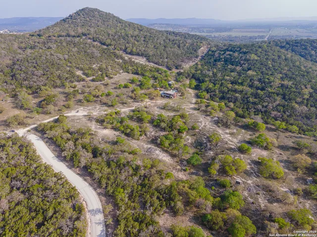 $999,900 | 1839 Thanksgiving Road, Utopia, TX 78884