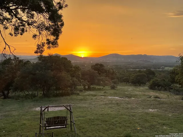 $999,900 | 1839 Thanksgiving Road, Utopia, TX 78884