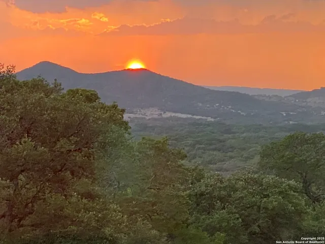 $999,900 | 1839 Thanksgiving Road, Utopia, TX 78884