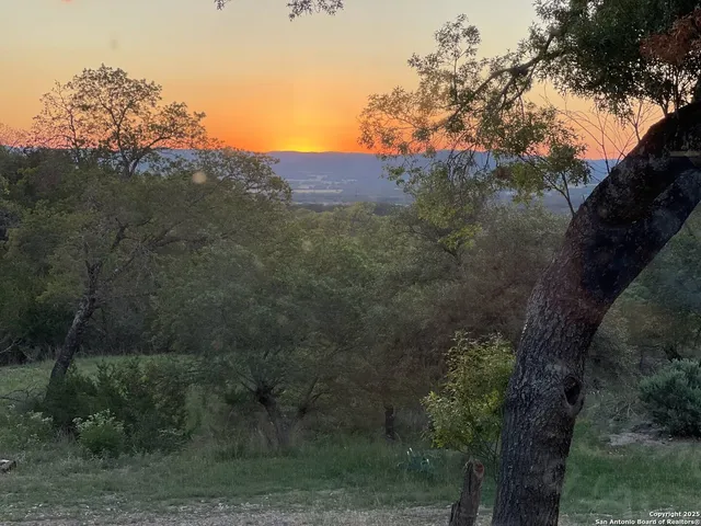 $999,900 | 1839 Thanksgiving Road, Utopia, TX 78884