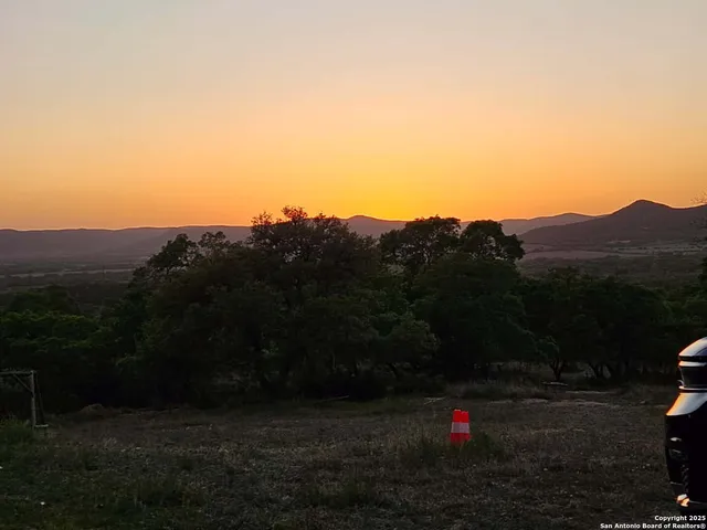 $999,900 | 1839 Thanksgiving Road, Utopia, TX 78884