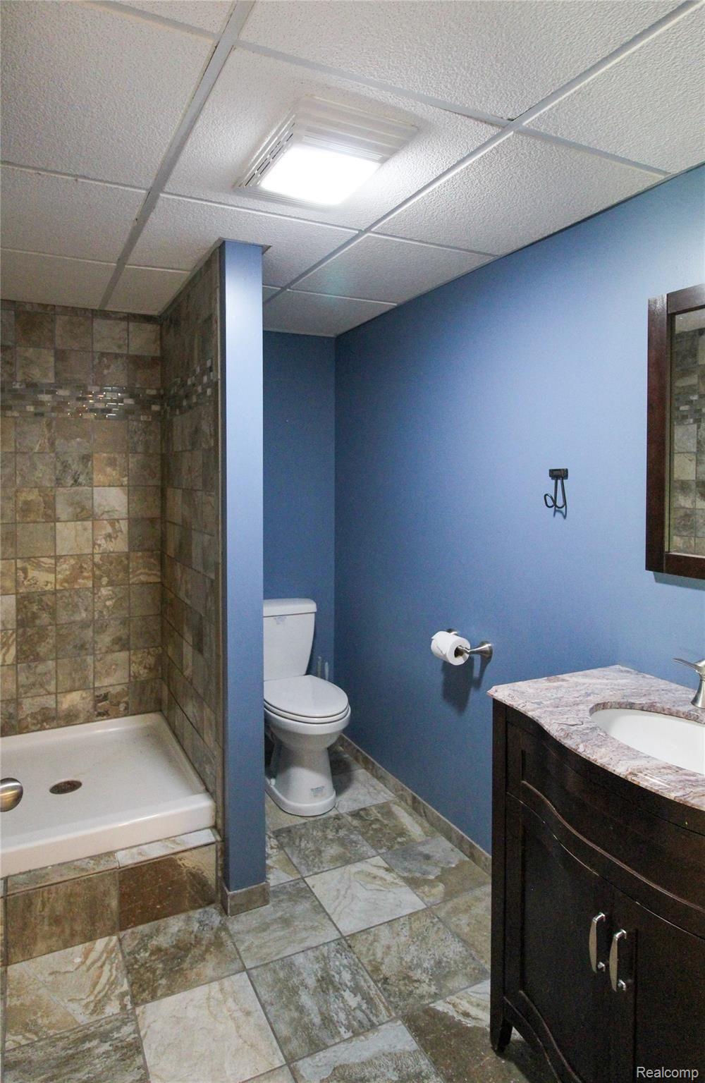 10250 County Line Road Ortonville, MI 48462 - Photo 27 of 41 Basement Bathroom.jpg